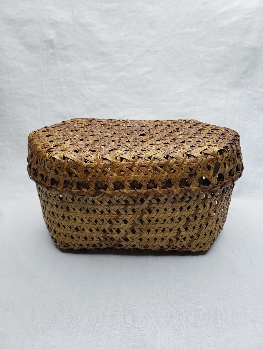 Brown Wicker Lidded Basket 9 By 5 Inches